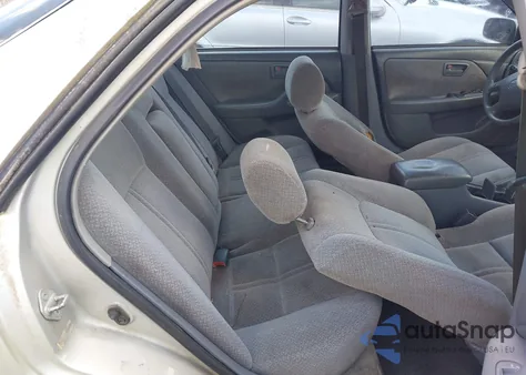 2001 Toyota Camry Le z USA, uszkodzony, nr VIN 4T1BG22K71U078196